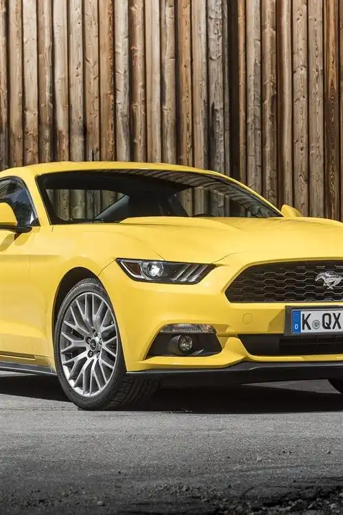 2015年福特野马gt欧盟规格的黄色车