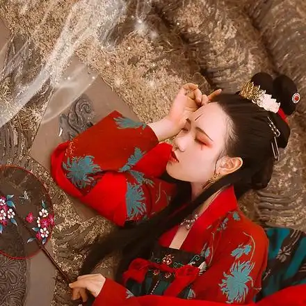 娇艳红伞女生头像唯美古风真人头像