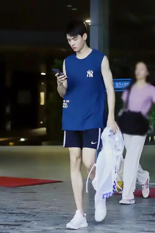 龚俊站姿仪态太绝了