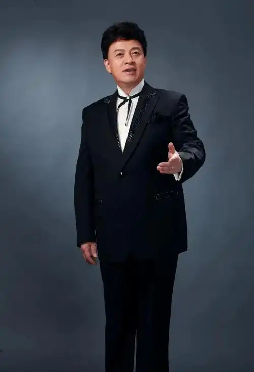 著名男高音歌唱家  吕继宏