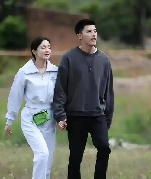 张天爱锤渣男获力挺,风波后现身全程披斗篷,网友:好好搞事业_徐开