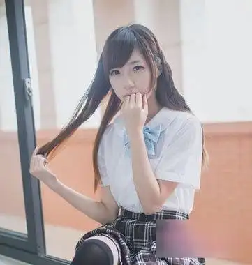 女生梳头发该怎么弄,初中生女孩圆脸发型片的步骤,修颜的发型和脸型的