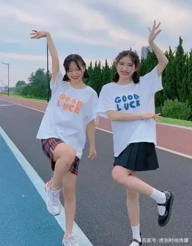 这组"闺蜜装"搭配超好看,简单不落俗