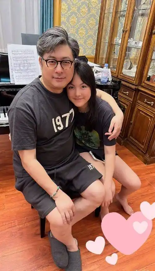 王岳伦透露李湘近况:不会英语,一个人在伦敦坐地铁,陪女儿_王诗龄