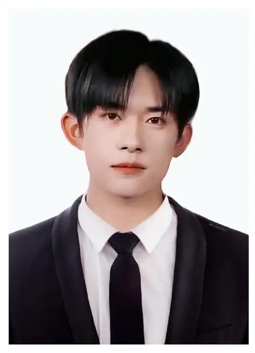 卓立百舸七载越,易烊千玺势拔节