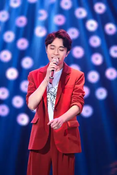 歌手陈粒吴青峰