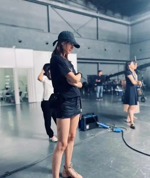 沈佳妮:体操运动员转行做演员,嫁小一岁朱亚文,生两女都当成宝