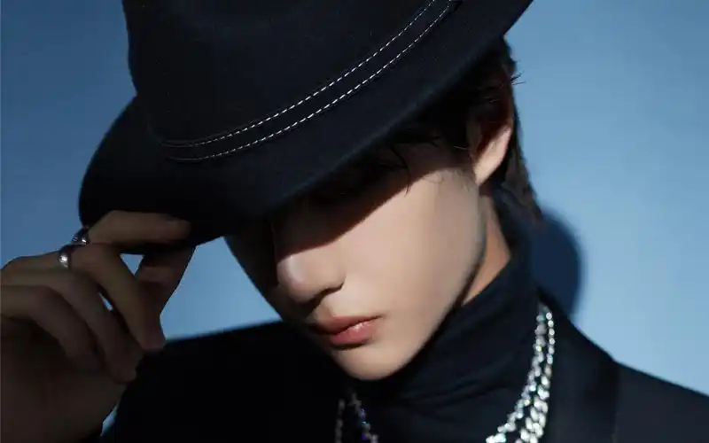 王一博绅士范儿帅气图片_大陆明星_壁纸下载_美桌网