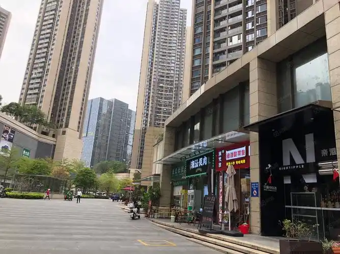 【13图】壹城中心小区门口,11米层高临街旺铺,一至三楼已做三层使用