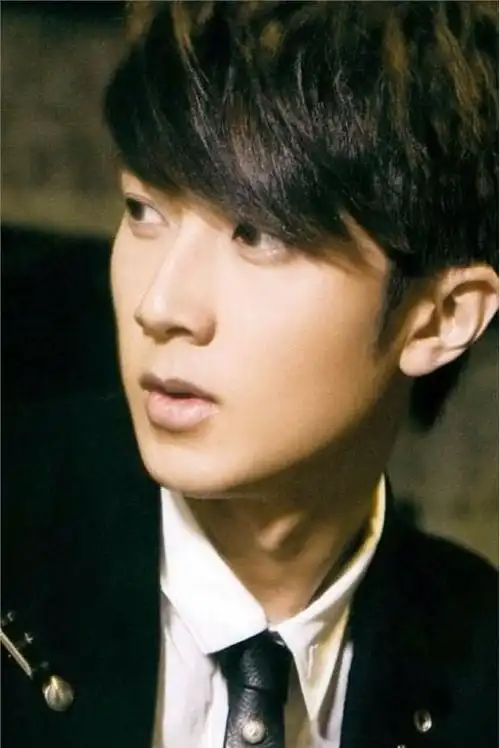 先来张吴尊帅帅的照片养养眼