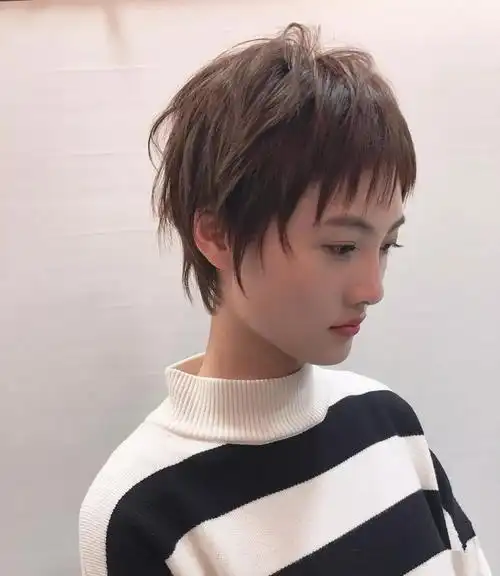 新年流行短发28款,款款都是经典短发发型(建议收藏)