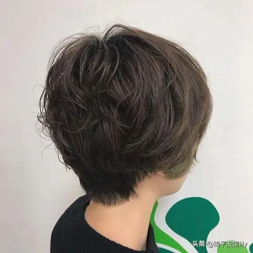 好看不用打理的短发女,不用打理的超短发发型女(最接地气的短发)