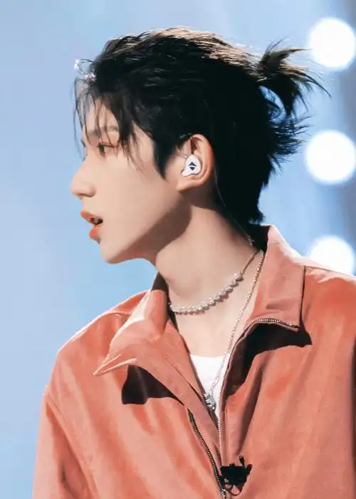 王源和粉色的适配度##王源疯人公园舞台