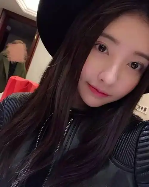 豆得儿照片变化大被质疑整形,唇变厚,鼻翼变窄,苹果肌僵硬…说好的王