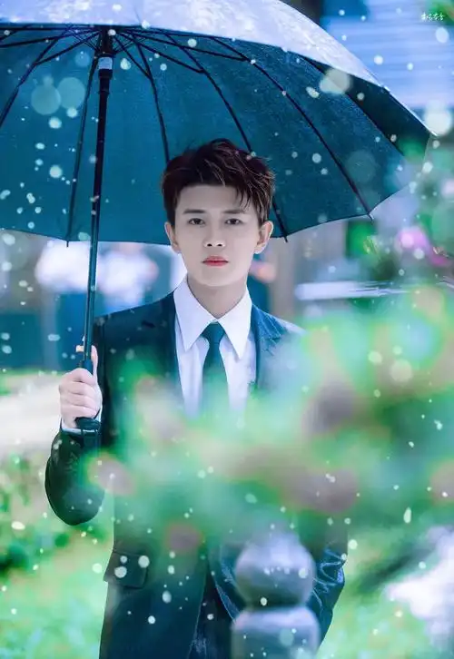 任嘉伦现代装真的也很绝啊太绝了01