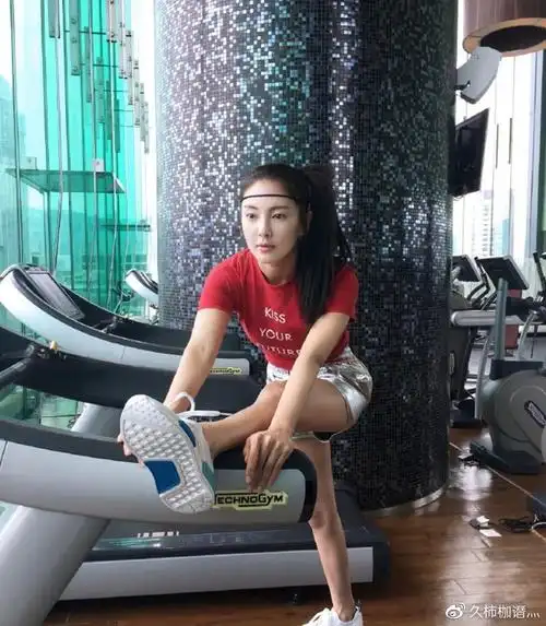 "乐坛天后"王菲,51岁似少女,身材如此完美,她是如何做到的