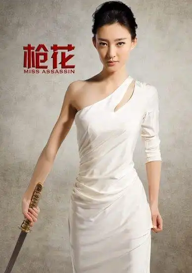 《枪花》热映王丽坤受追捧 "素颜女神"的制服诱惑