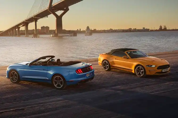 福特野马加州限量版敞篷车