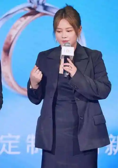 马思纯颠覆了审美标准长胖20斤也美得精致好气质太高级