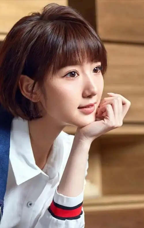 毛晓彤10张精美的照片