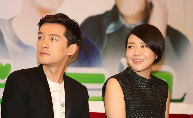 年近50岁闫妮,漂亮暴瘦30斤,颜值逆袭,为何都是恋爱_生活_时尚_胡歌