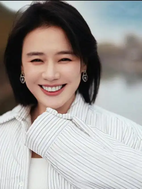 马思纯新年晒近照,麻杆腿,锥子脸,颜值巅峰期又回来了_网易订阅