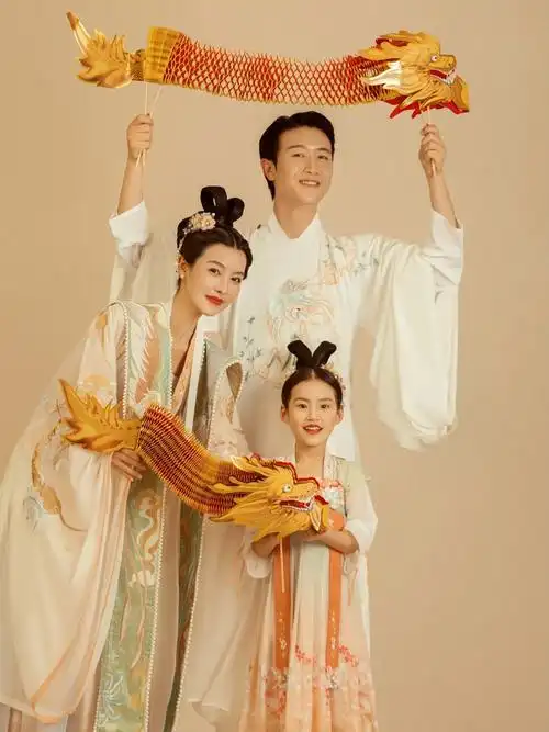 古风全家福唐制汉服很俏皮可不是说着玩儿