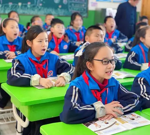 可以提升学生综合素养,提高英语学科教学水平和教学质量,激发孩子英语