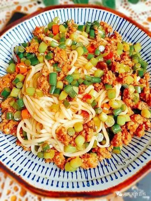 炸酱面怎么做好吃又简单,炸酱面的家常做法大全