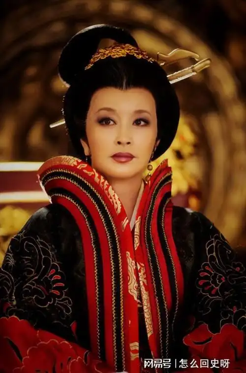 70岁刘晓庆晒打羽毛球照片网友这是70岁的人