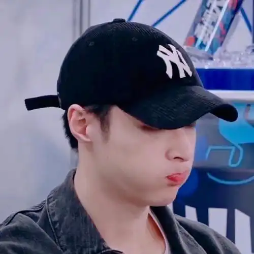 每时每刻##张艺兴时光记事簿#小河豚上线啦,嘟嘟嘴的宝宝好可爱好可爱