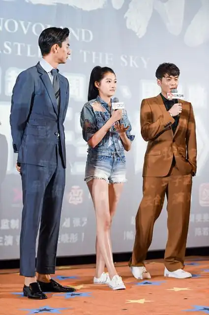 关晓彤与张若昀