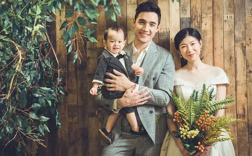 一家三口创意亲子照—为家庭增添欢乐的色彩