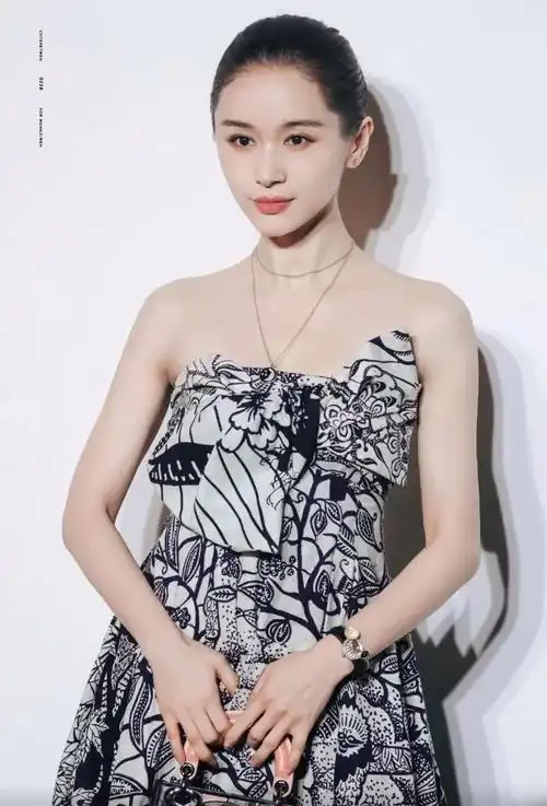 演员王子文:(原名王蒙蒙)1982年2月28日出生于四川省成 - 抖音