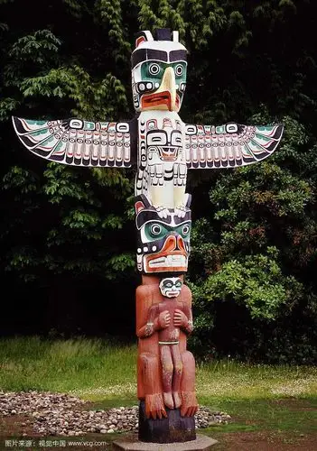 芝麻开门美术中心本周课程《印第安图腾柱》