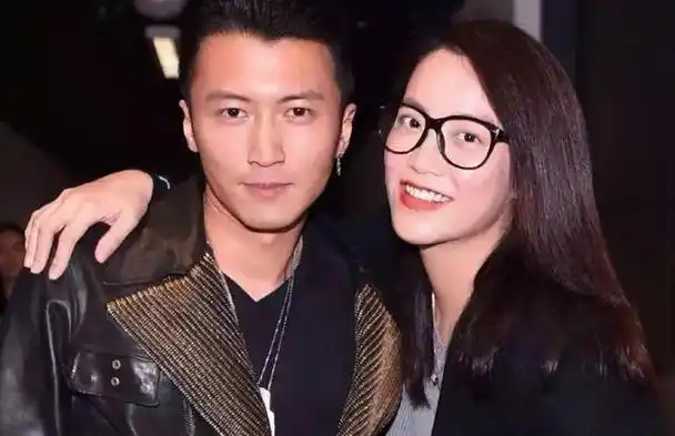 霍汶希:离开富豪男友却意外怀孕,谢霆锋:把孩子生下来我养你们