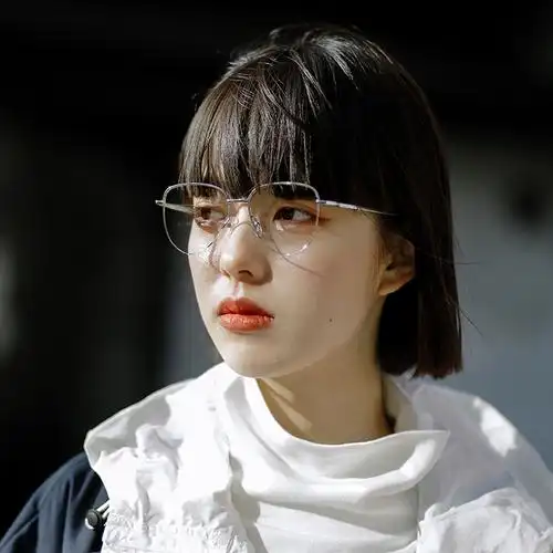 眼镜鹅蛋脸