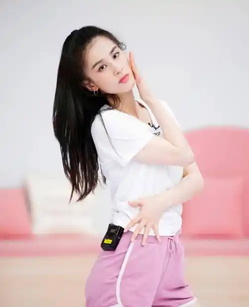 黄圣依眼中的"浪姐"伊能静,张雨绮,万茜,张萌,阿朵……_谭飞_因为