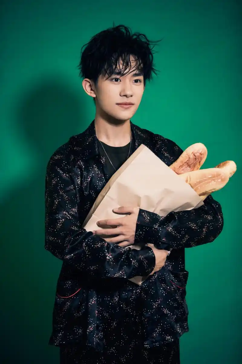 明星,高清,帅气,帅哥,tfboys,易烊千玺,大陆男明星,帅哥明星