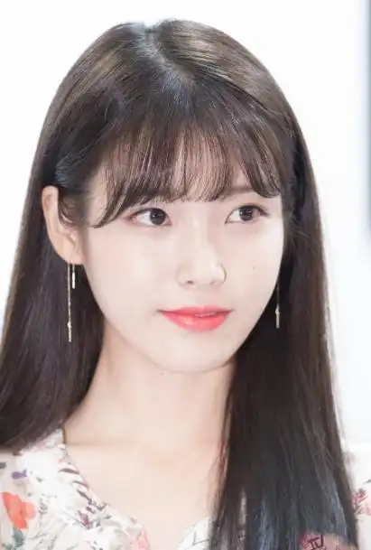 刘海的各个款式中,今年最流行这四种,减龄又少女,女明星都爱了