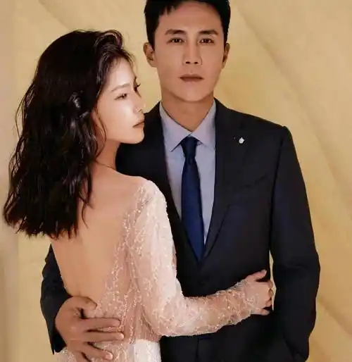 王灿分享带娃日常,母女同框画面好养眼,小蛋饺在妈妈身边超乖_杜淳