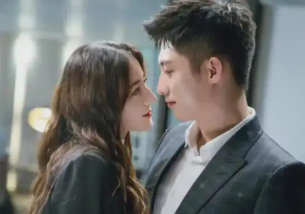 狗仔曝迪丽热巴黄景瑜已断联系,形同陌路!