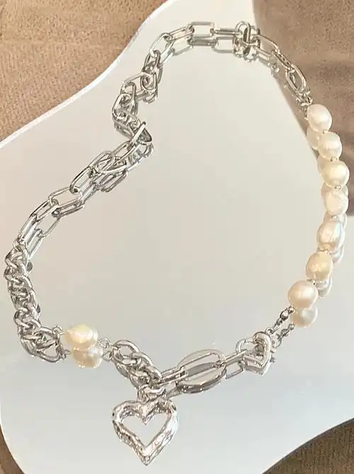 真的很爱这条看起来很贵的巴洛克珍珠项链