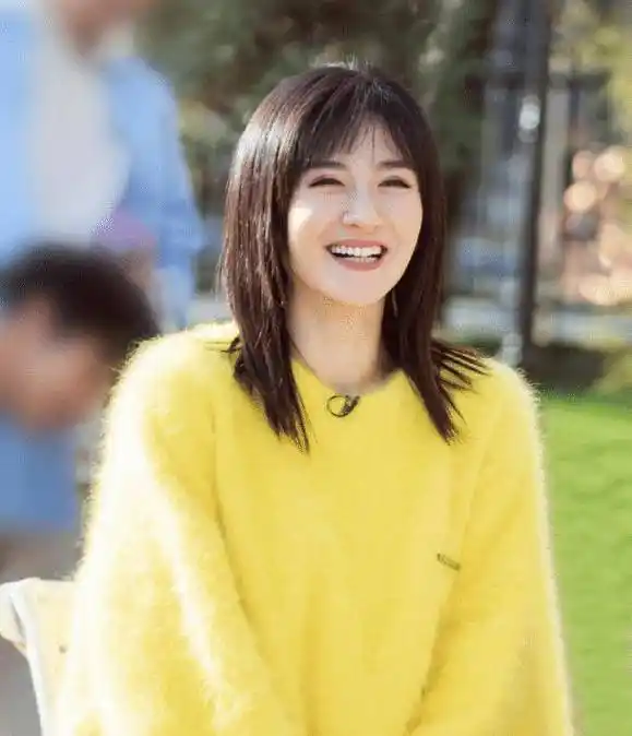 原创太阳女神谢娜素颜照曝光离开10级美颜后这才是39岁的模样