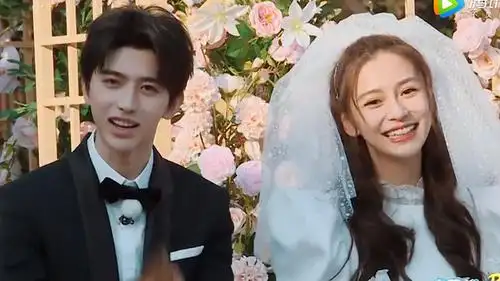 肤白貌美大长腿!关晓彤婚礼造型太亮眼,一细节太显情商