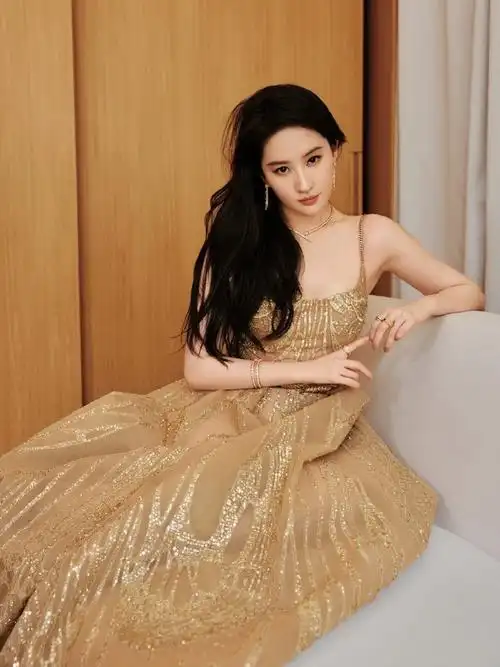 刘亦菲金色高定