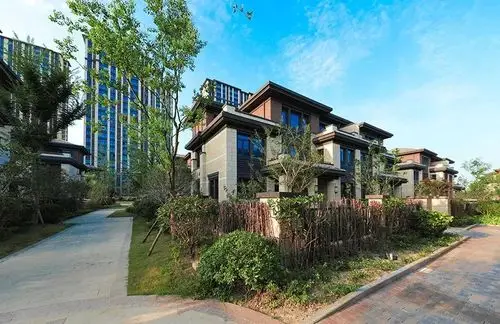 go房网镜头纪实:寻找盐城"最美楼盘"之荷塘月色