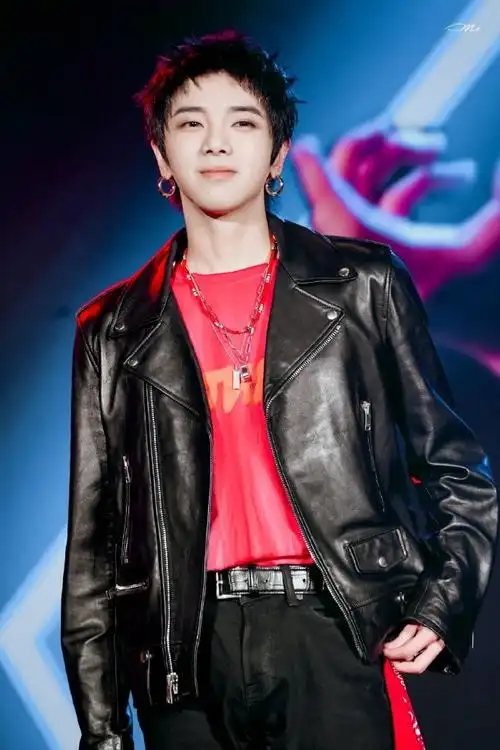 华晨宇眼神杀#顶流飒飒,疯狂心动!