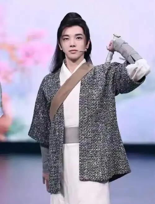 华晨宇化身古代翩翩公子,眉清目秀真好看!