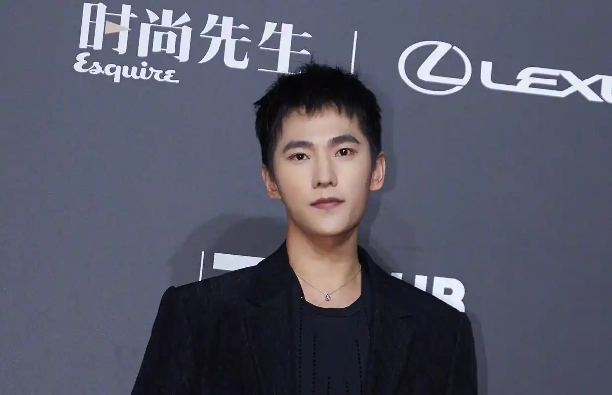 杨洋终于剪了短发!还是记忆中的少年模样